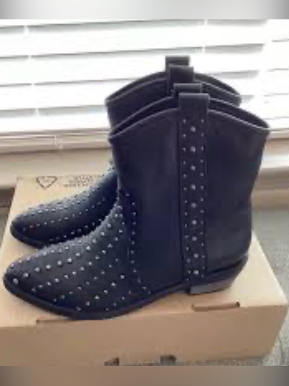 VINCE CAMUTO Jephelis Western Boot in Black Studded Leather Size 38/8
